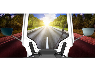  遮熱自動車用ガラスは、紫外線を99％、赤外線を85％まで遮断し、熱を大幅に低減する。